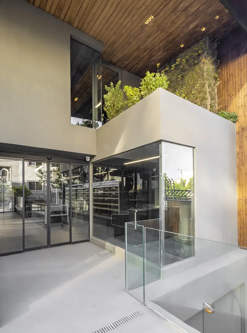 نمای بیرونی فروشگاه میت مارکت