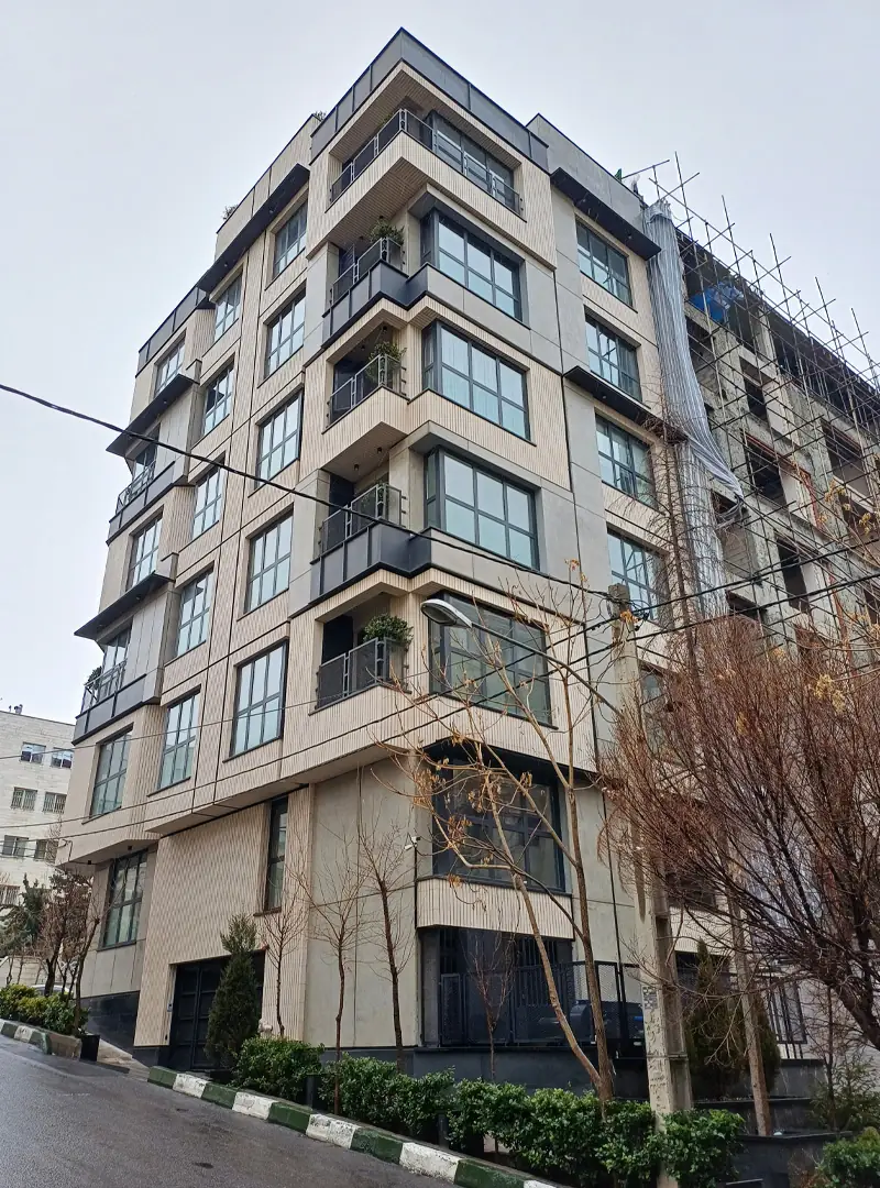 نمای روبرویی از ساختمان مسکونی ام اس پی که شرکت مهندسی و ساختمانی دیا آن را طراحی و اجرا کرده است