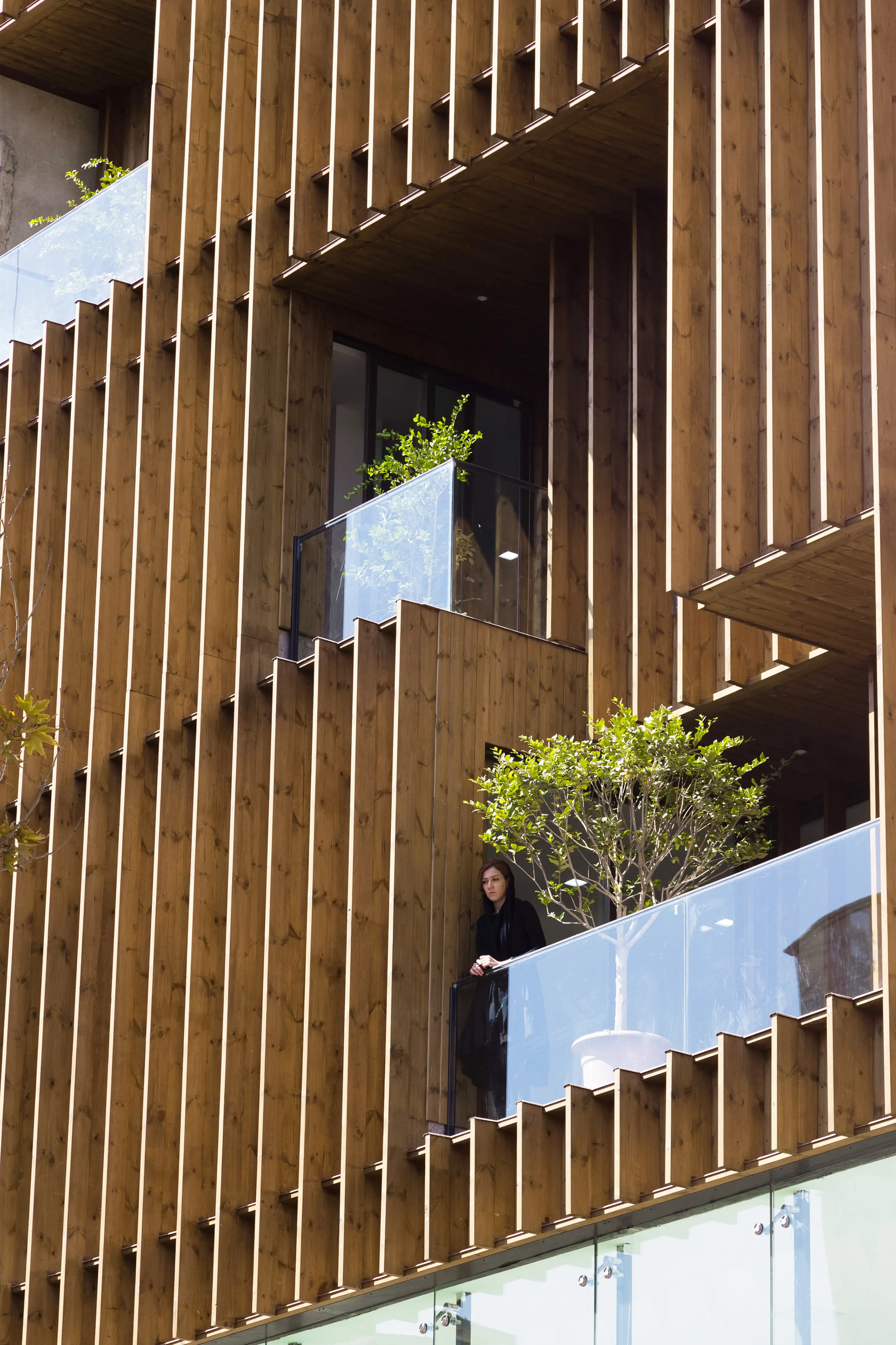 نمای بیرونی ساختمان سعادت آباد ساخته شده توسط شرکت دیا