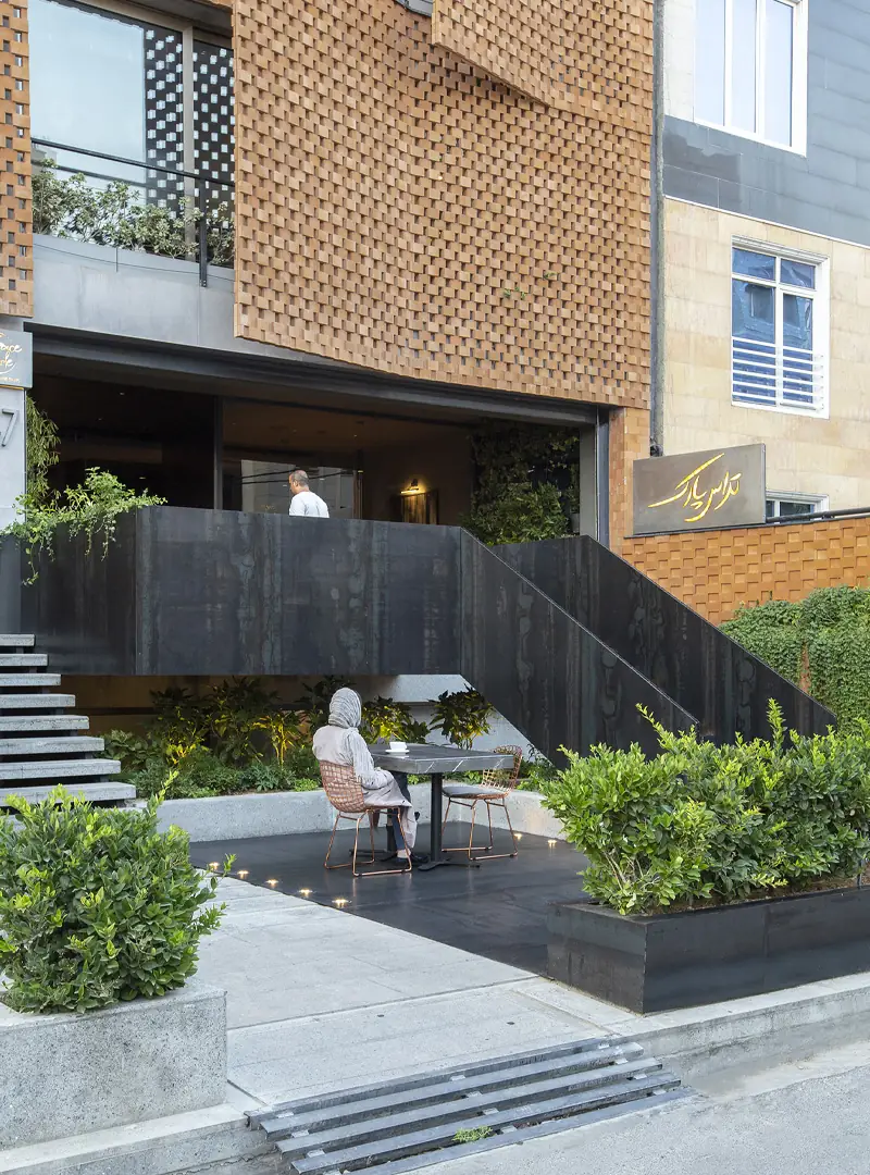 نمای بیرونی کافه رستوران تراس پارک در سعادت آباد